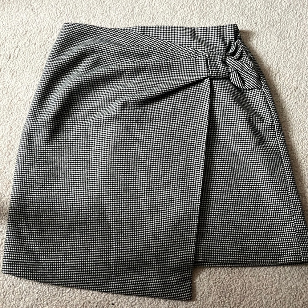 Club Monaco Mini Houndstooth skirt Sz 4